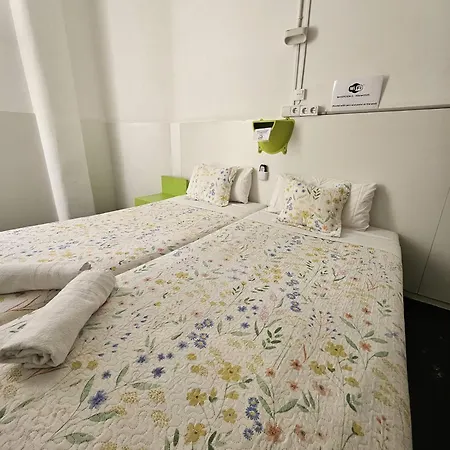 Central And Basic Universitat For Young Hostel-3